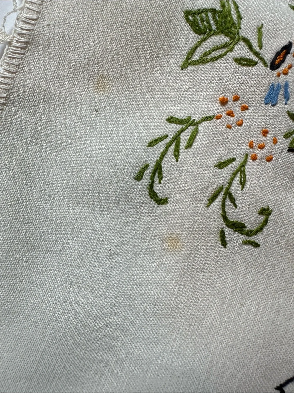 Vintage Handmade Embroidered Table/Dresser Runner Floral Crochet Edges 39.5”x13”